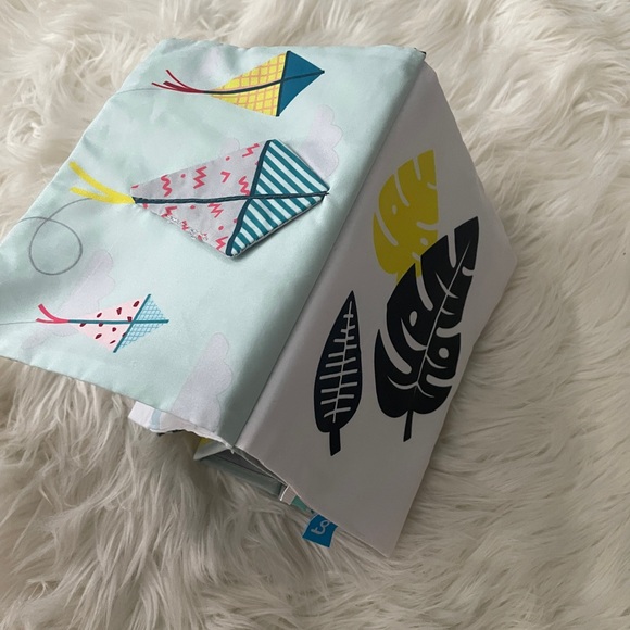 Tummy time high contrast baby book/ mirror - Picture 3 of 10